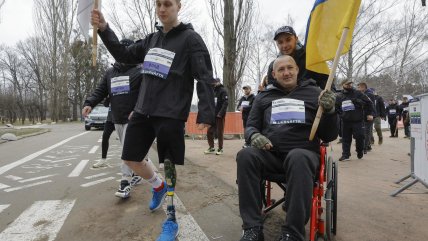  Ucranianos se reunieron en maratón benéfica tras bombardeos rusos  