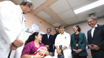  Ministra Aguilera encabezó inicio de vacunación contra el virus sincicial  