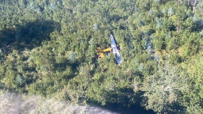  Avioneta capotó en Los Ríos: Piloto falleció y ocupantes están lesionados  