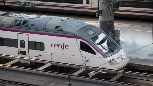  España explora vías para desarrollar trenes de alta velocidad y cercanías en Chile  