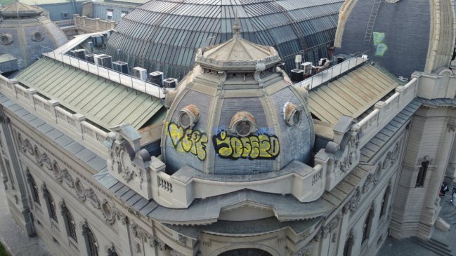   PDI capturó a uno de los grafiteros que atacaron la cúpula del Bellas Artes: tribunal lo dejó libre 