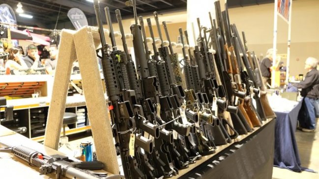  Tennessee aprobó proyecto que permite a profesores portar armas de fuego  