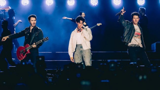   Jonas Brothers se reencontraron con Chile: una noche de locura y nostalgia adolescente 