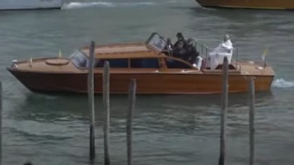  El papa Francisco cruzó en lancha el Gran Canal de Venecia  