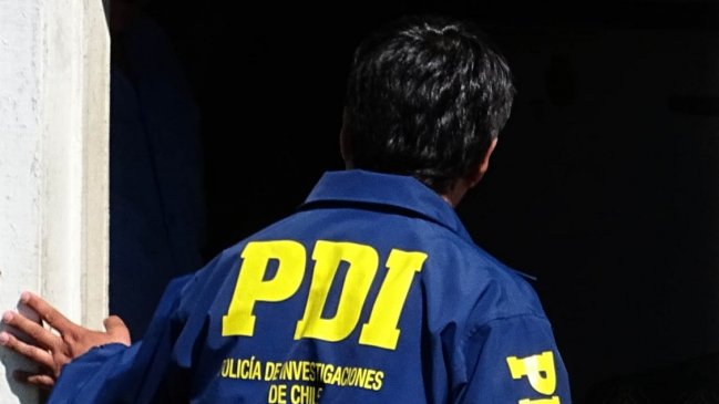  PDI investiga dos crímenes en Osorno: Una mujer apuñada y un hombre muerto en su jardín  