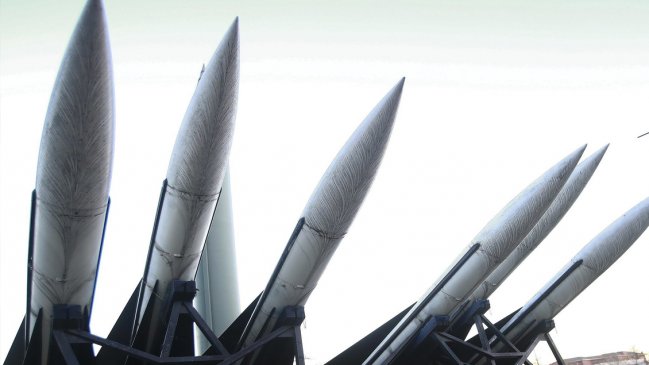  OTAN: Es irresponsable que Rusia anuncie maniobras con armas nucleares tácticas  