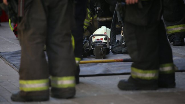   Dos bomberos sufrieron lesiones durante incendio en Coyhaique: son hermanos 