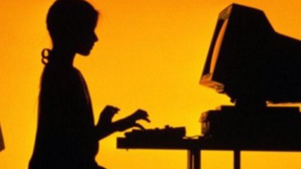 Abogado explicó consecuencias del proyecto de ley de propiedad intelectual