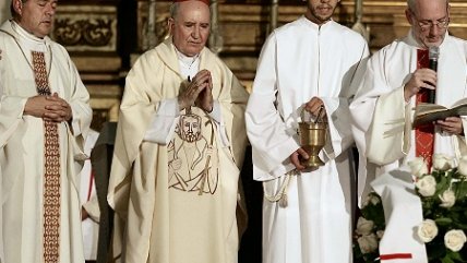 Chile le dio el último adiós al padre Renato Poblete