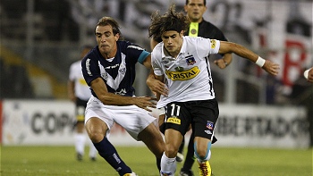 Conmebol definió árbitros para duelos coperos de Colo Colo y U. Católica de la próxima semana