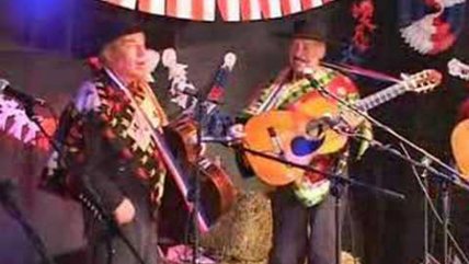   Los Hermanos Campos interpretan 