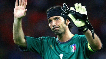 Gianluigi Buffon se operó de la espalda y estará tres meses fuera de las canchas