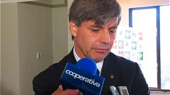 Mayne-Nicholls espera la renovación de Bielsa: 