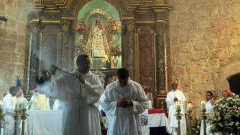   Arzobispo británico afirmó que un homosexual puede ser sacerdote si mantiene el celibato 