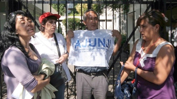 Funcionarios abandonaron protesta en la sede central de Junji