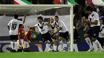 U. Española sucumbió ante Vélez Sarsfield e hipotecó sus opciones en Copa Libertadores