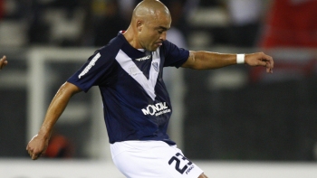 Vélez superó como visita a Olimpo en la previa del choque copero con U. Católica