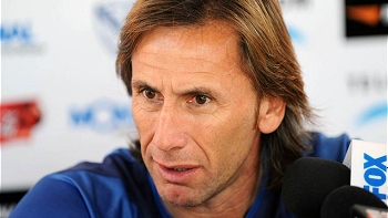 Técnico de Vélez Sarsfield a su llegada a Santiago: Tenemos bien estudiada a la UC