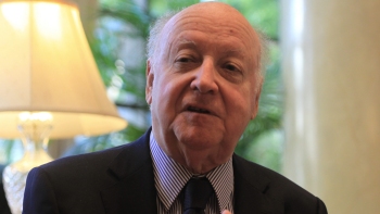 Jorge Edwards: Chile ha avanzado con Piñera en materia social