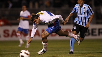 U. Católica se dio el gusto de clasificar a cuartos de final con otro triunfo sobre Gremio