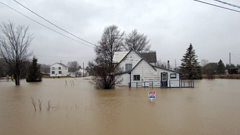 Miles de personas fueron evacuadas del sur de Québec por graves inundaciones