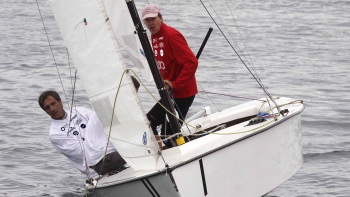 Dos botes chilenos lideran el Mundial de Lightning en Buzios