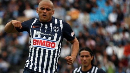 Humberto Suazo abrió la cuenta en vibrante empate entre Monterrey y Puebla