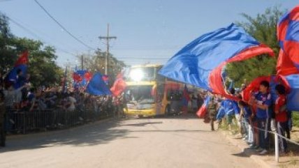 El banderazo de hinchas de la U antes de la final de la Sudamericana