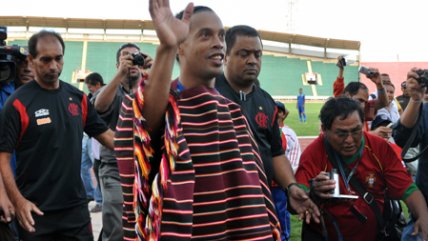 Ronaldinho Gaúcho será condecorado por Evo Morales en Bolivia