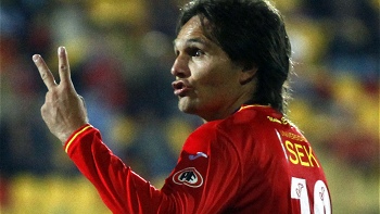 Rafael Olarra sufrió una pubalgia y quedó descartado para el duelo con Junior