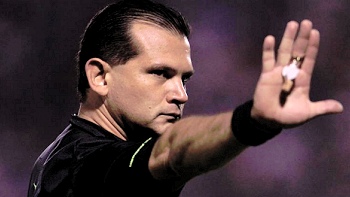 Conmebol designó árbitros para duelos de la U y la UC por Copa Libertadores