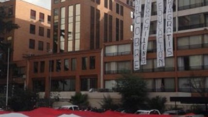   Así fue el banderazo estudiantil frente a Anglo American 