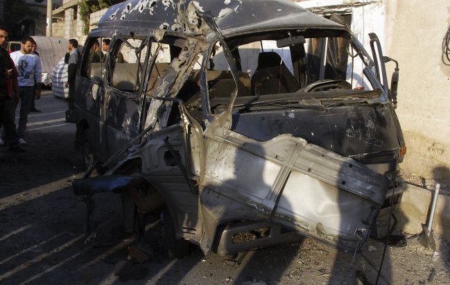 Explosión de dos autos bomba dejó decenas de muertos en Siria