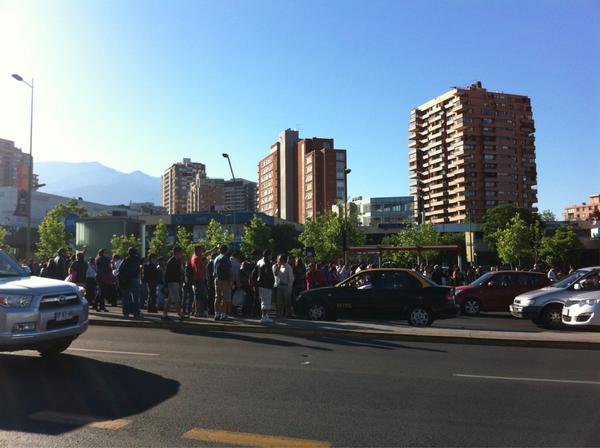 Usuarios del Transantiago bloquearon el tránsito en Apoquindo con Manquehue