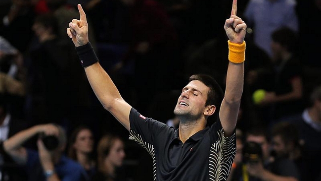 Novak Djokovic estiró la diferencia sobre Roger Federer en la ATP