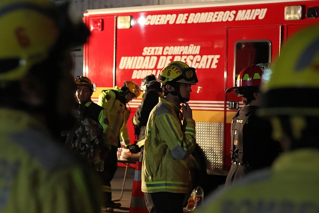 Al menos tres heridos dejó explosión en local de comida peruana en el centro de Santiago