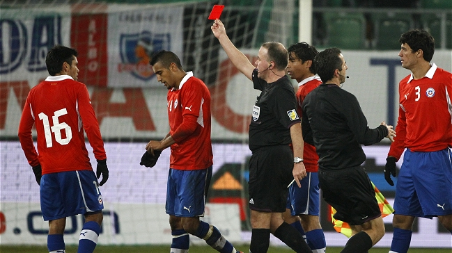 Arturo Vidal arriesga dura sanción por supuestos insultos a árbitro suizo