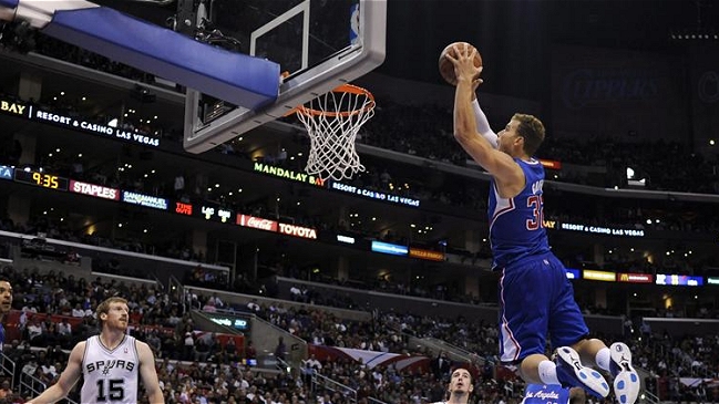 Los Clippers extendieron su racha triunfal a costa del campeón