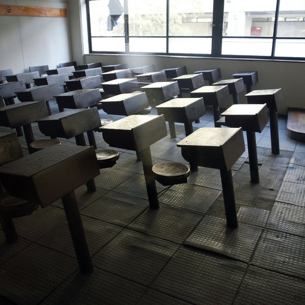 Profesora renunció tras admitir relación con un alumno