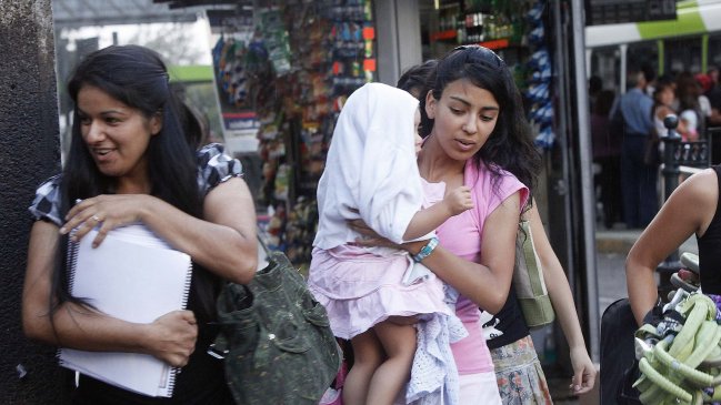 Llovizna sorprendió a Santiago este viernes