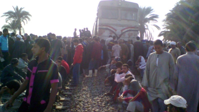 Al menos 47 niños murieron en choque entre un tren y un bus en Egipto