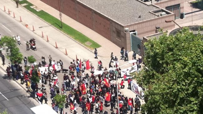 Cerca de 200 personas protestaron contra bombardeos a Gaza frente a embajadas de Israel y EE.UU.