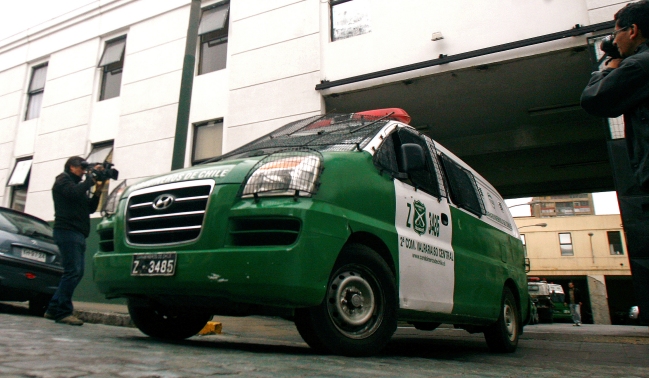 Carabineros detuvo a delincuente que perdió su billetera en asalto a farmacia