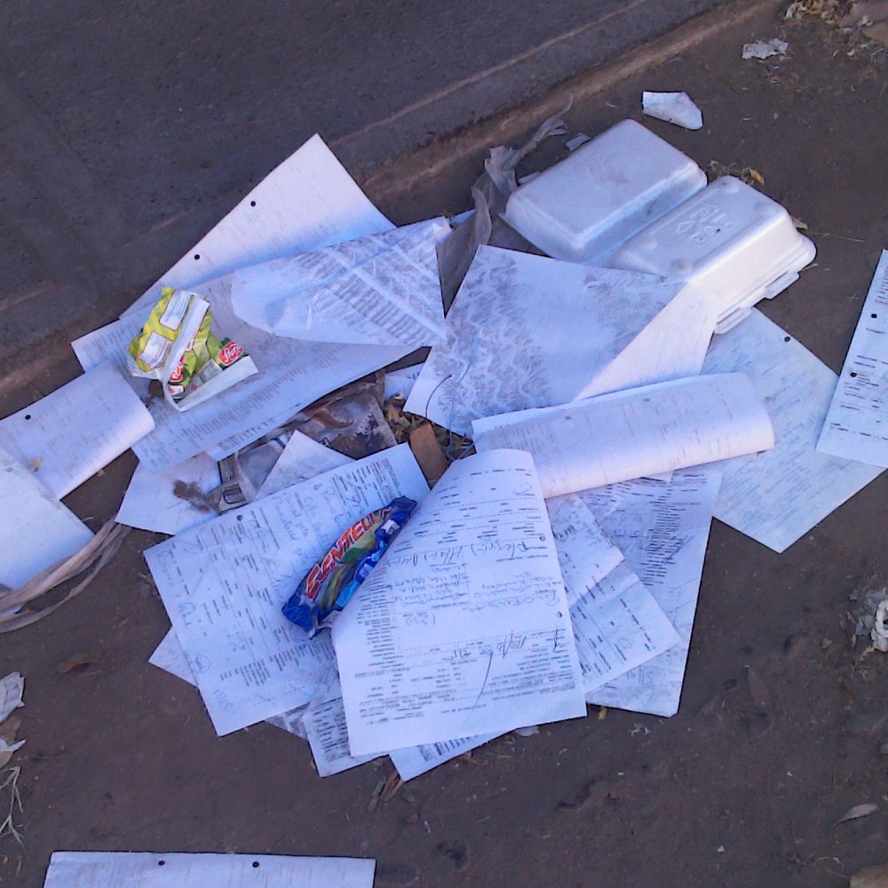 Fichas médicas de consultorio aparecieron en las calles de Pudahuel