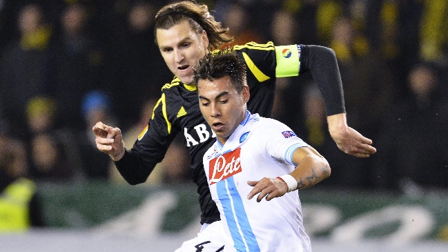 Napoli consiguió un agónico triunfo ante AIK Stockholm con Eduardo Vargas en cancha