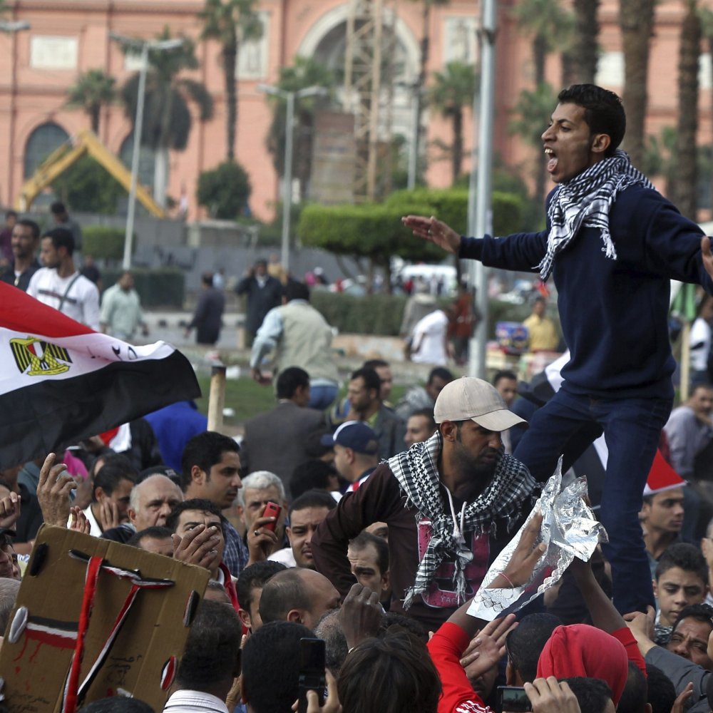 Miles de egipcios protestaron por blindaje de su presidente