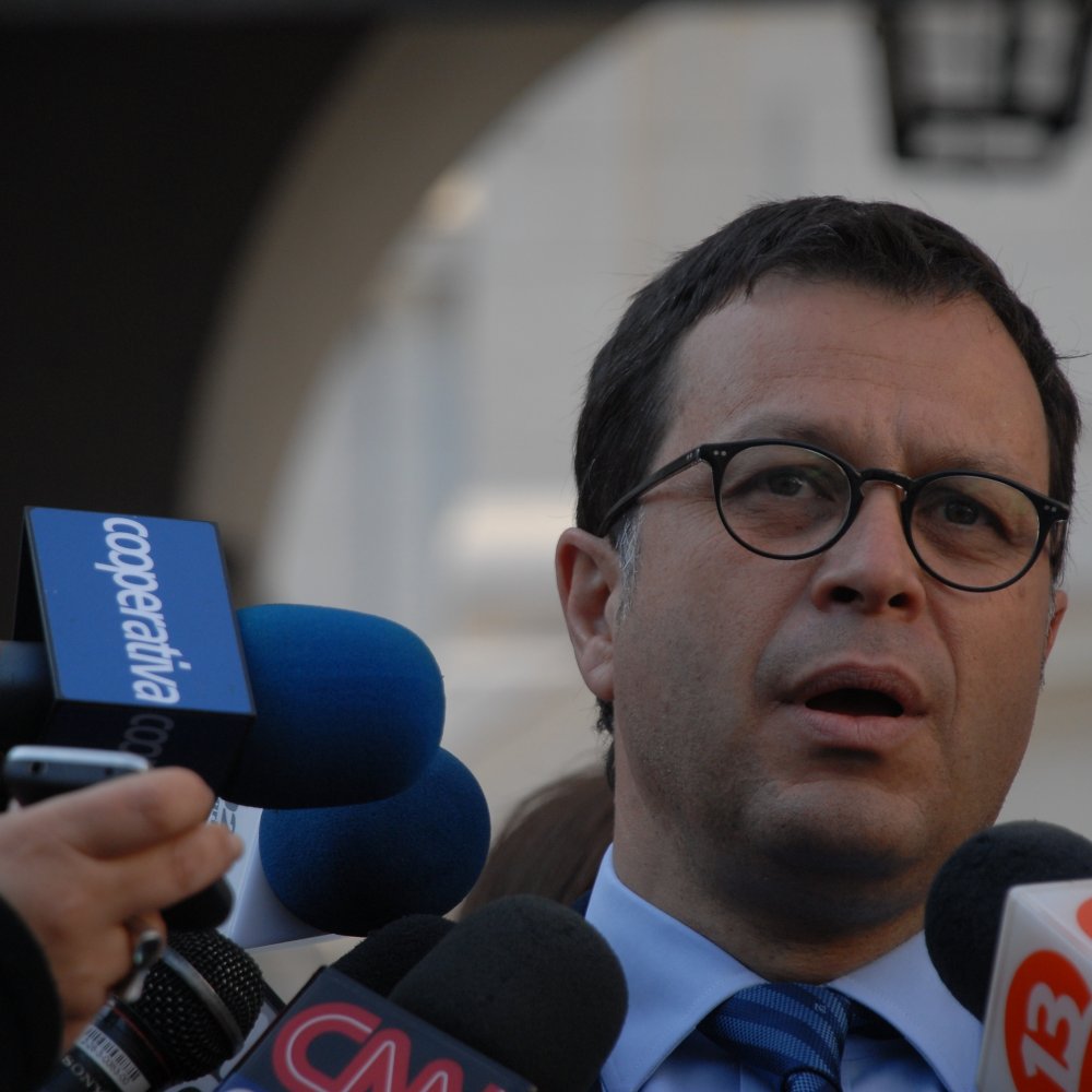 Hinzpeter: Cada país resuelve cómo abastece sus necesidades de armamento