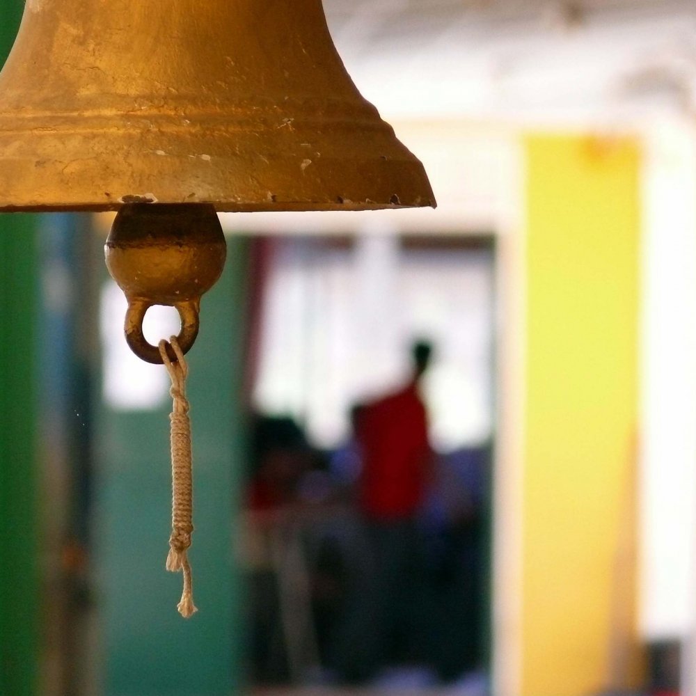 Colegio acusa que hombre de 22 años publicó fotos de una menor desnuda