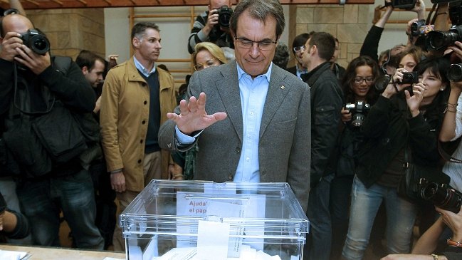 Nacionalistas catalanes ganan las elecciones lejos de la mayoría absoluta