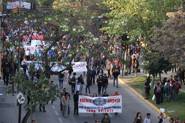 Ocho de cada 10 chilenos apoyan al movimiento estudiantil